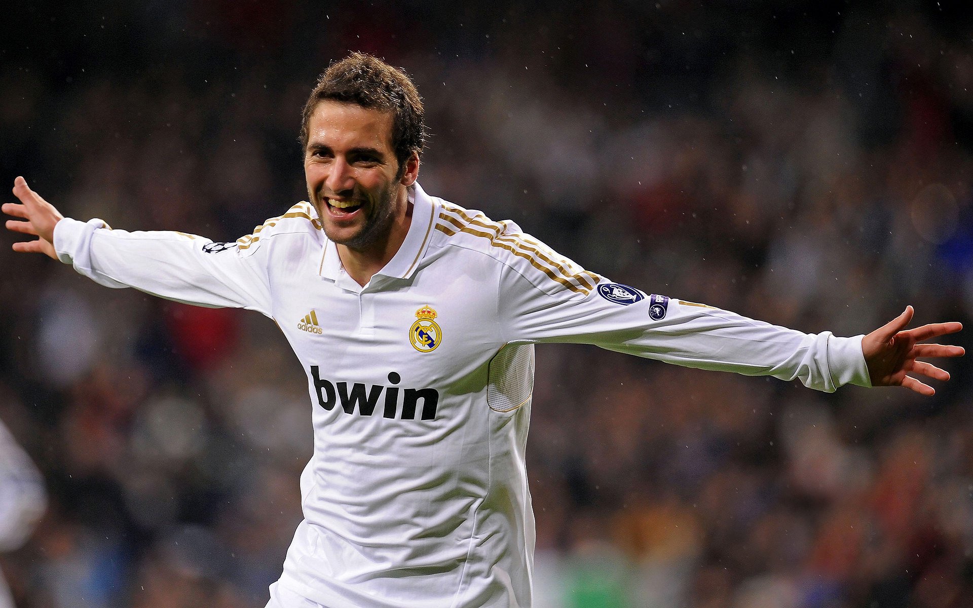 青少足球基础设施持续改善,农村地区足球运动快速发展,农村校园足球